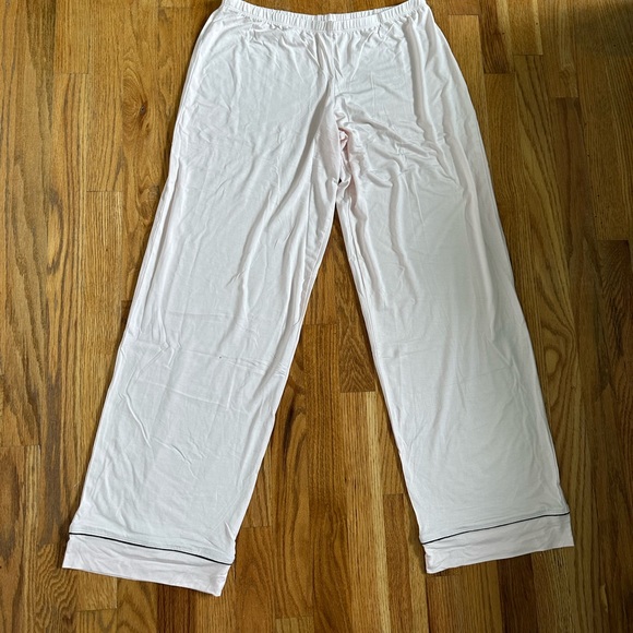 Eberjey Pajama Set. Size medium. New without tags. Light pink SUPER SOFT - Picture 5 of 7